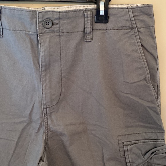 OLD NAVY MENS CARGO SHORTS - Picture 2 of 5